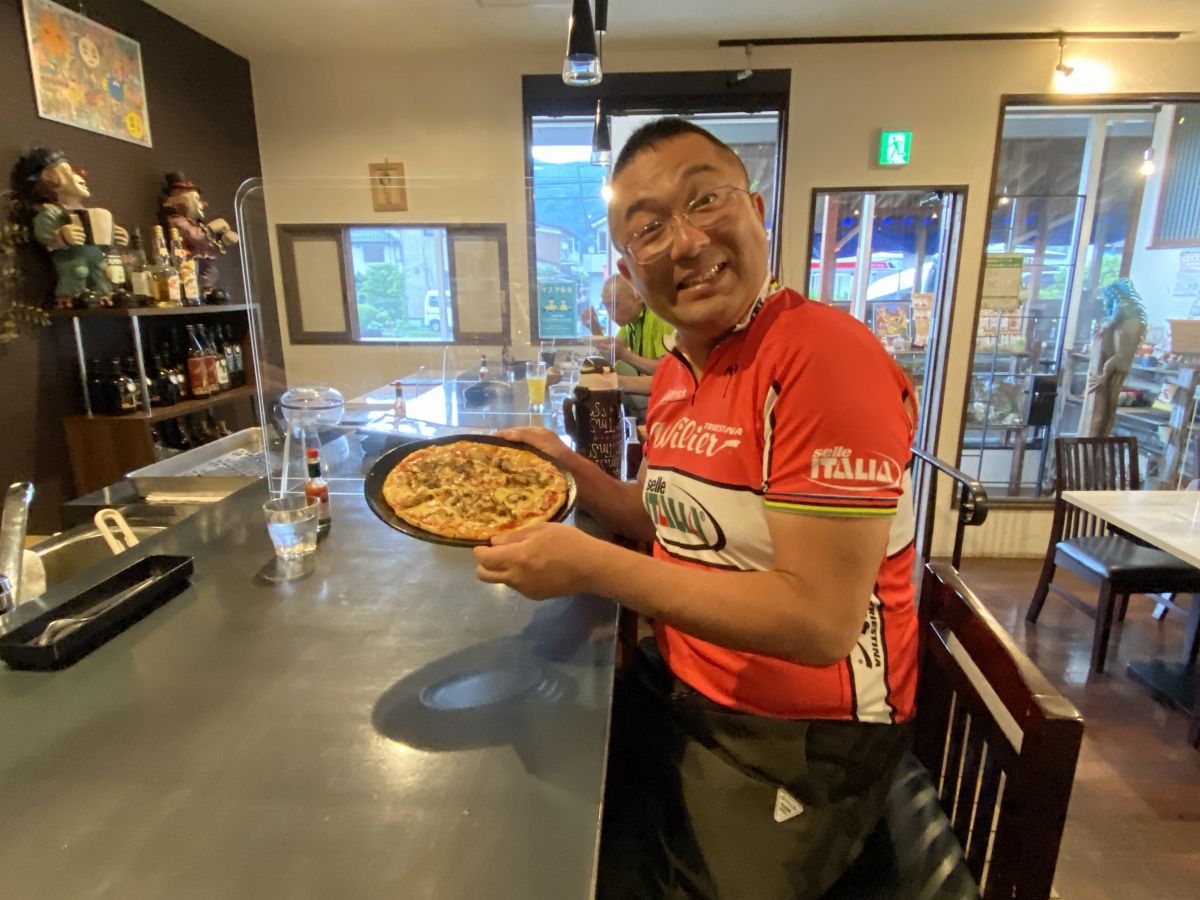 6月：イタリア料理屋のHibachiyaさんはオシャレな店内で、サイクリスト御用達のお店ですよ～
