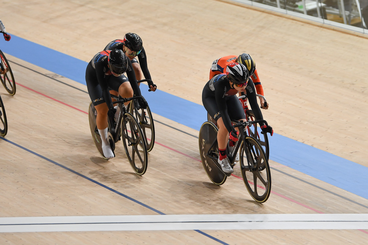 女子オムニアム・ポイントレース　内野艶和が1位通過を繰り返して一時首位に立つ