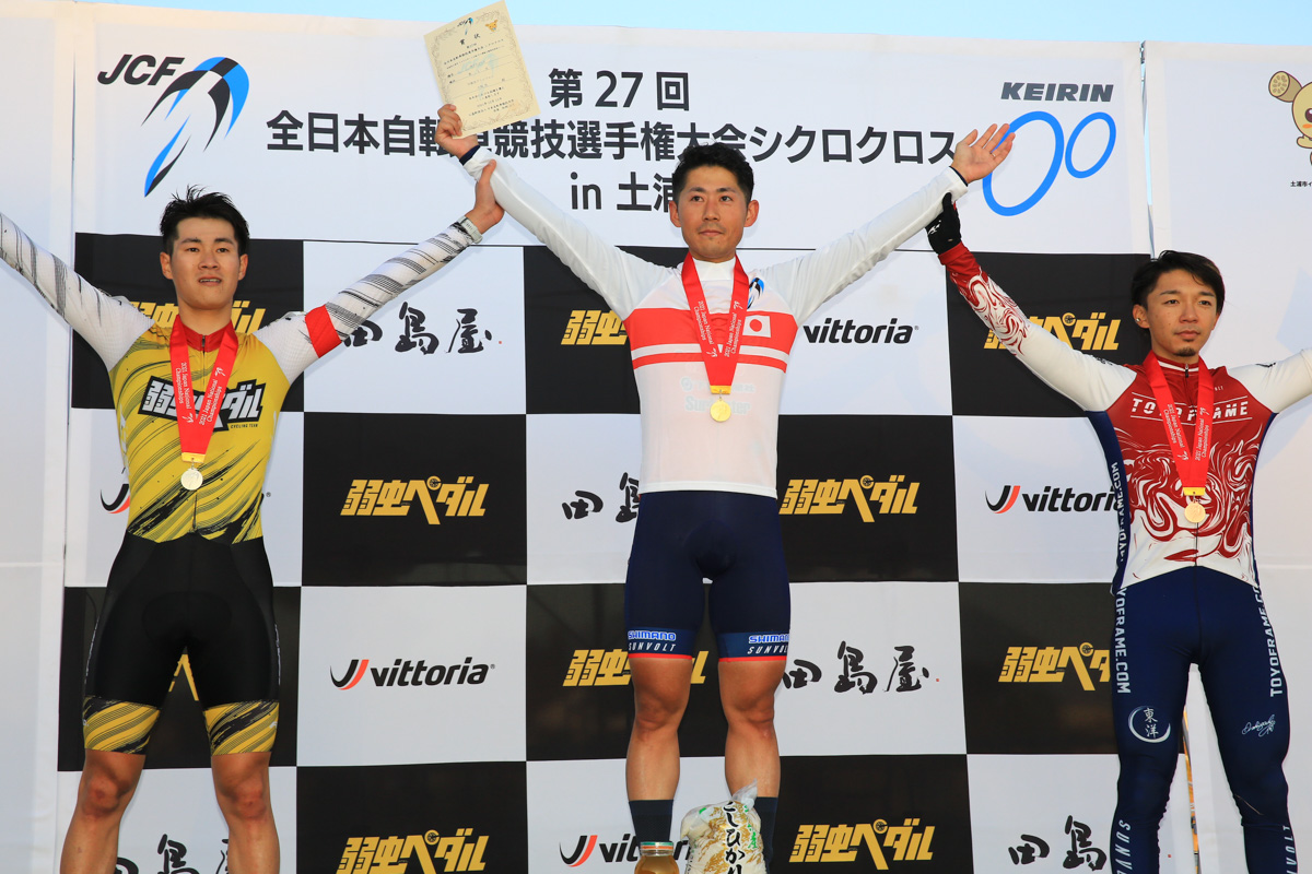 男子エリート表彰 優勝小坂光(宇都宮ブリッツェン)、織田聖(弱虫ペダルサイクリングチーム)、3位竹之内悠(ToyoFrame)