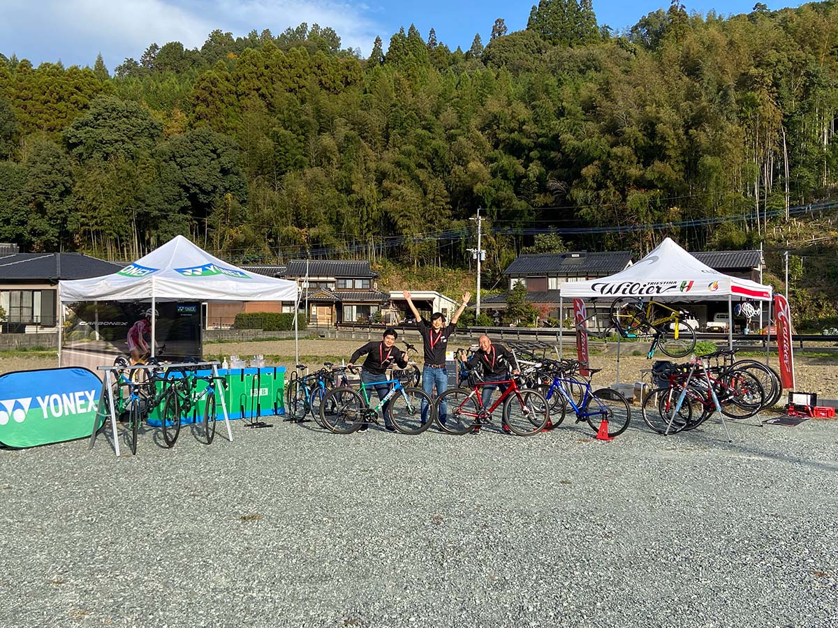 11月:久留米のスポーツサイクルイワイさんの試乗会は八女市の茶の葉堂さんで開催。キット北村も愛用するテニスラケットでも有名なヨネックスさんとのコラボです!