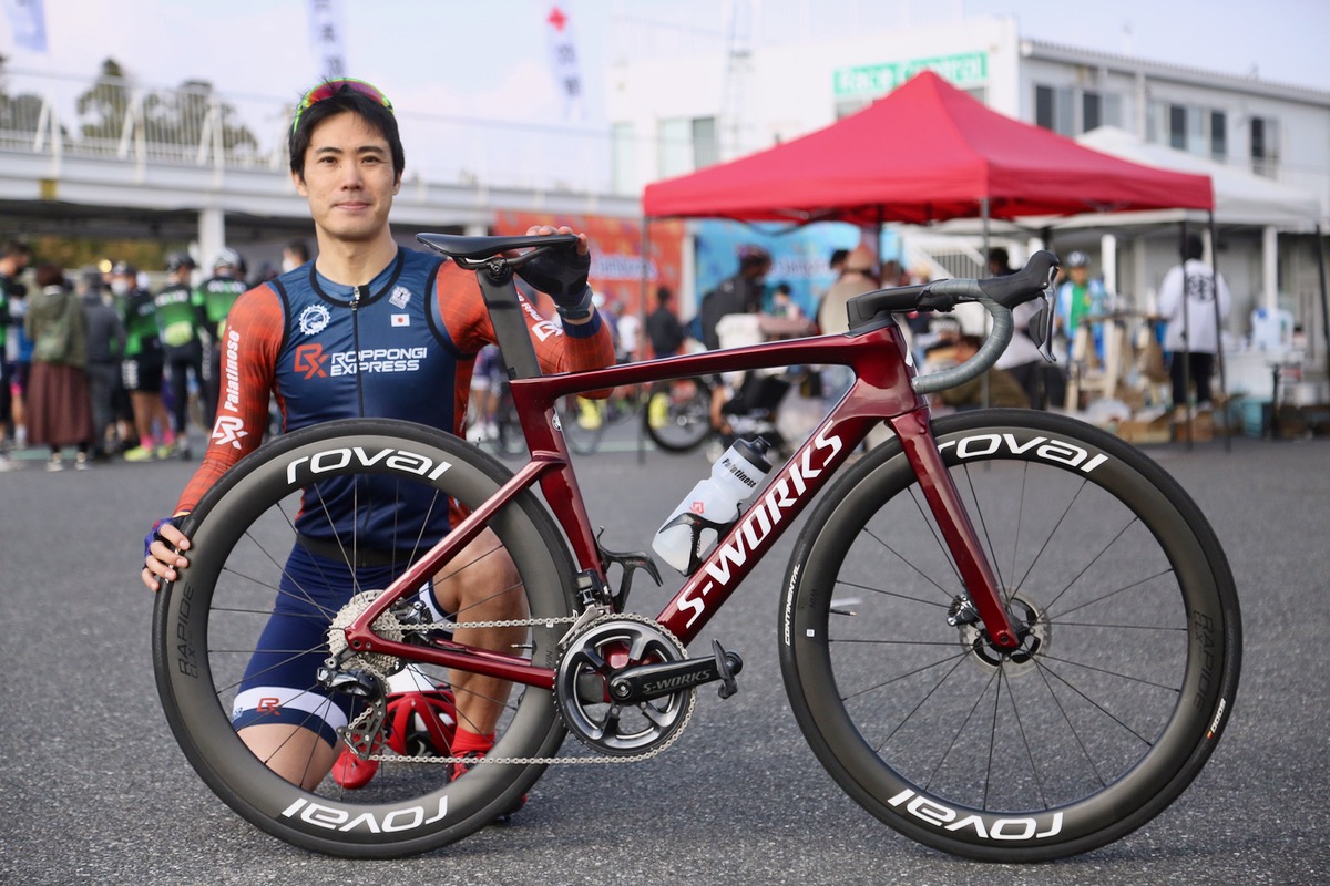 50kmチャレンジ優勝：遠藤優さん（Roppongi Express）とスペシャライズド S-WORKS VENGE