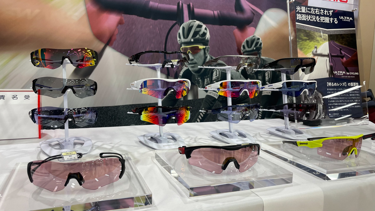 宇都宮ブリッツェンと共同開発したULTRA LENS for Cyclingを搭載したSWANSのサングラス