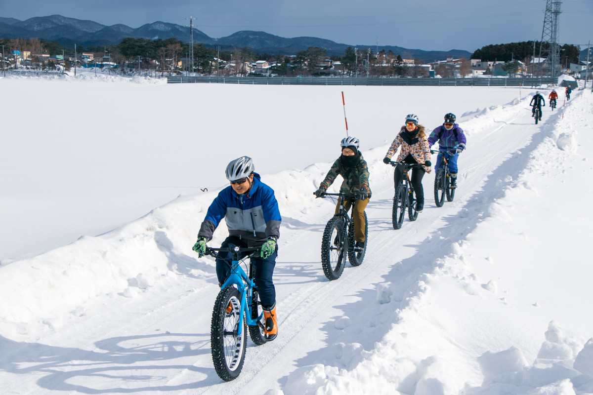 一面真っ白な雪原を経由してかなぎ元気村へ戻っていきます