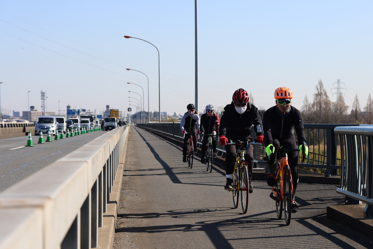 一般国道で河川に架かる橋梁としては日本最長の「上江橋」を渡る