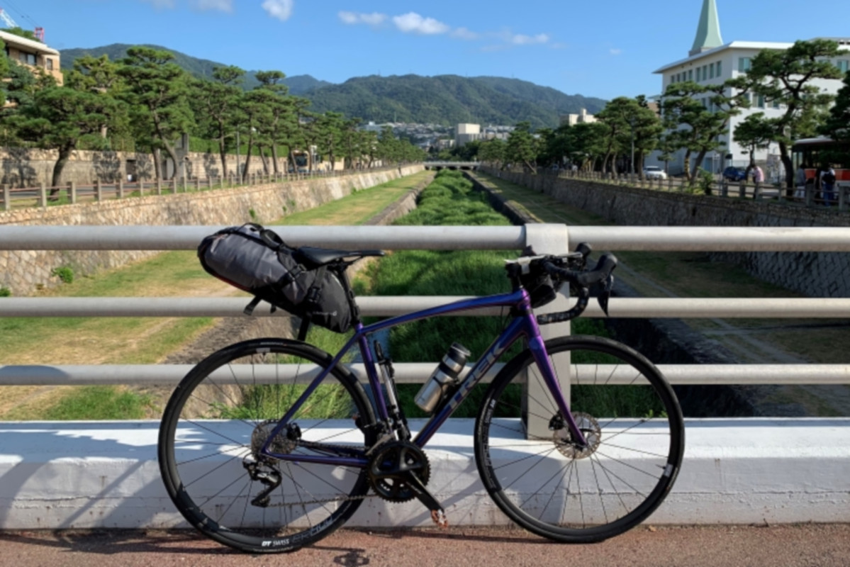 芦屋川から六甲山をのぞむ。芦屋の街はさすが高級住宅街といった風情を感じますね！