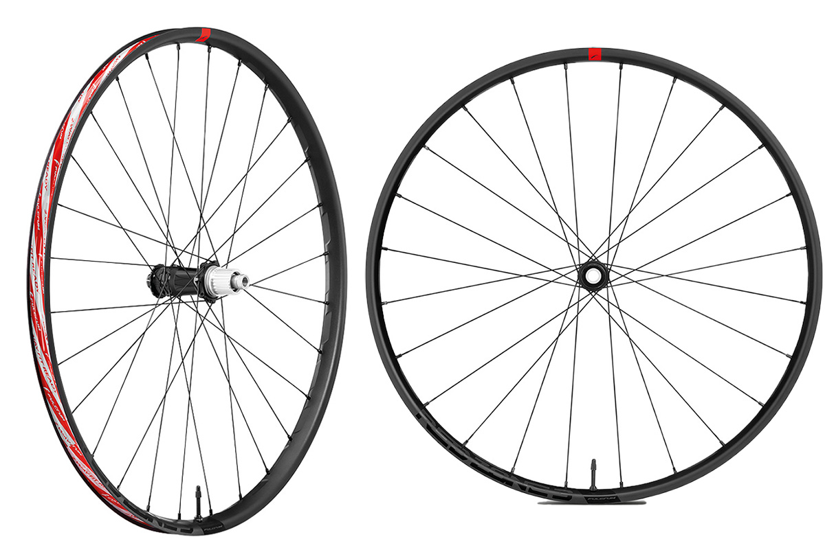 フルクラム RED ZONE CARBON XCやマラソン、ダウンカントリーに適した