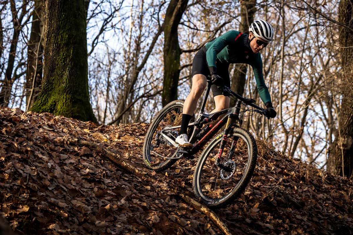フルクラム RED ZONE CARBON XCやマラソン、ダウンカントリーに