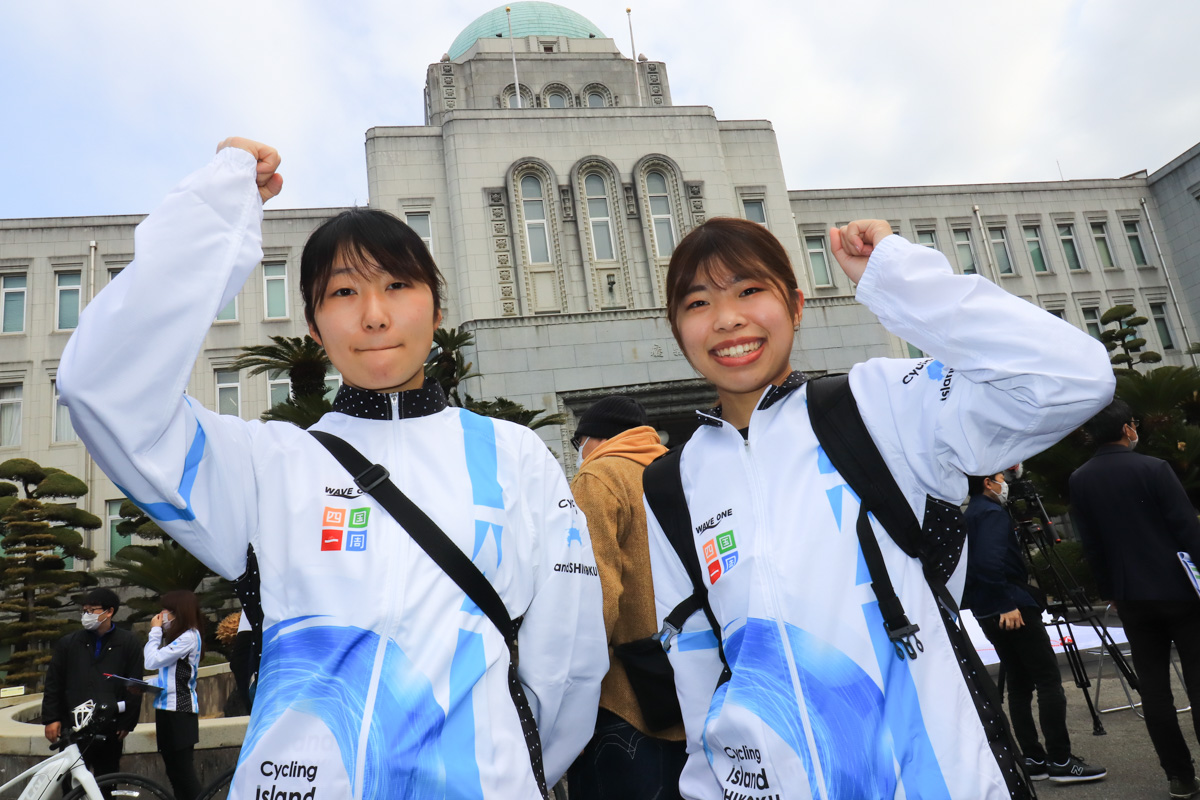 愛媛大学の女子大生である一ノ瀬さん、伊澤さんペア「一気に10日間ぐらいで一周します」