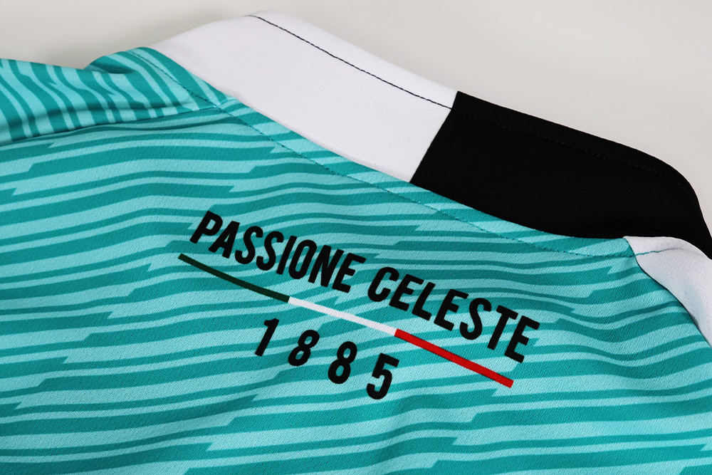 背面には「PASSIONE CELESTE 1885」の文字をプリント