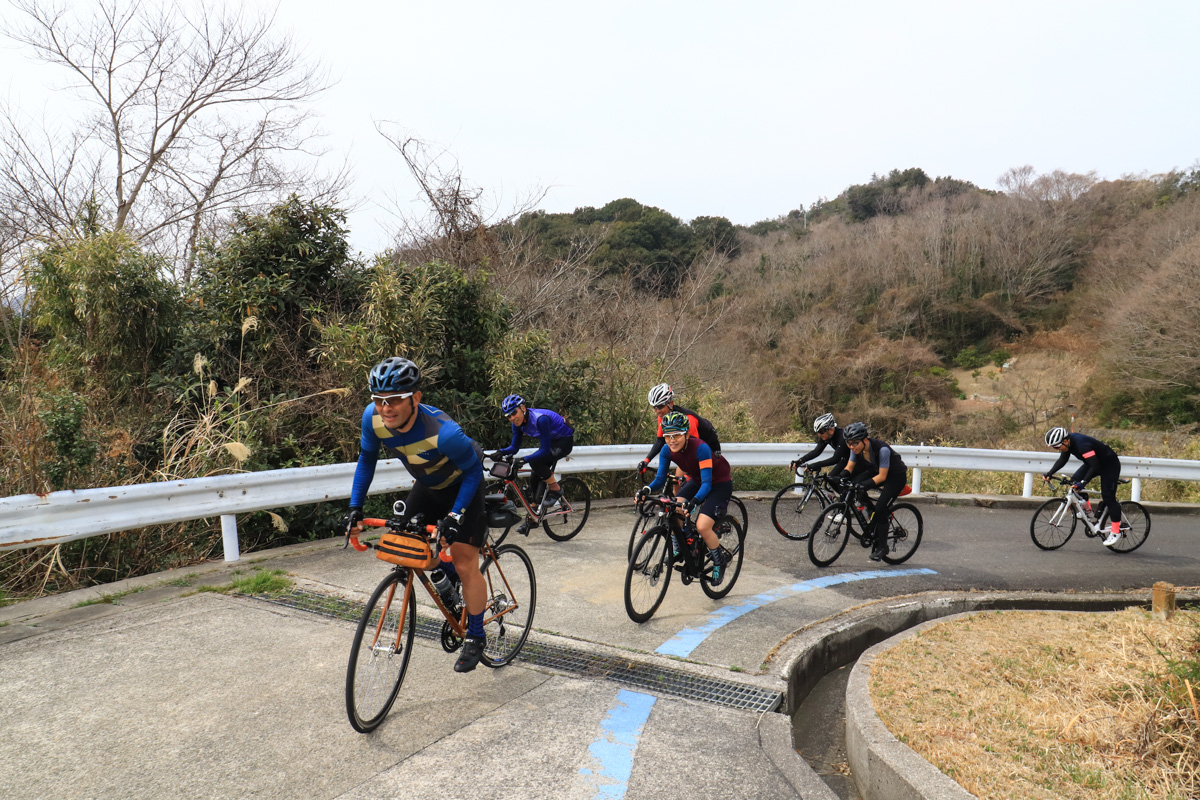 激坂を上り詰めて対岸へと出る