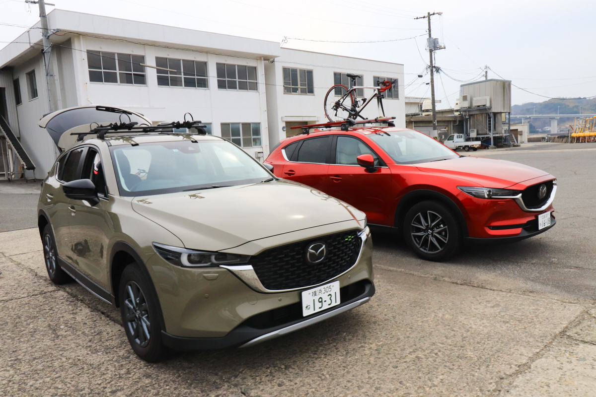 マツダのCX-5フィールドジャーニー（左）と三船さんのCX-5（奥）の2台のクルマがサポートカーとして随行する