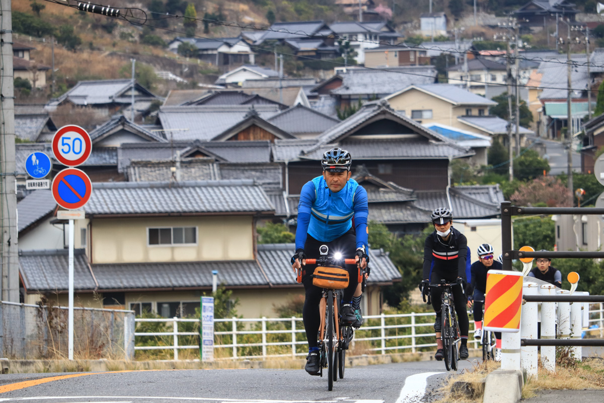 島の中央部は意外にアップダウンが多い