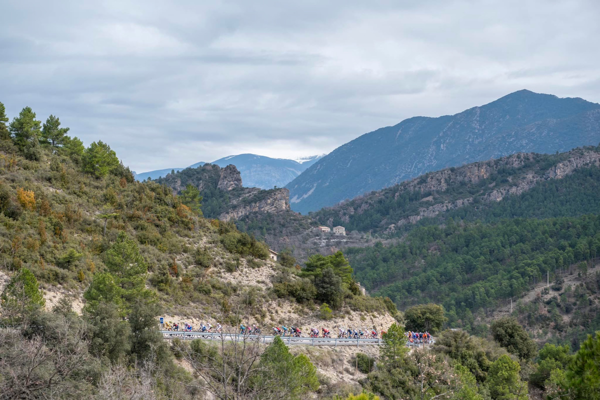 カタルーニャ州北部の山岳地帯を走る