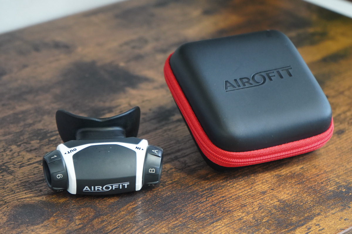 専用ケース付きのパッケージも販売されるAirofit Active