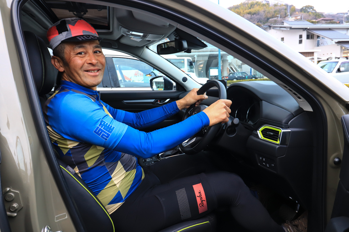 「マツダ車のドライビングポジションは疲れない」と三船さん