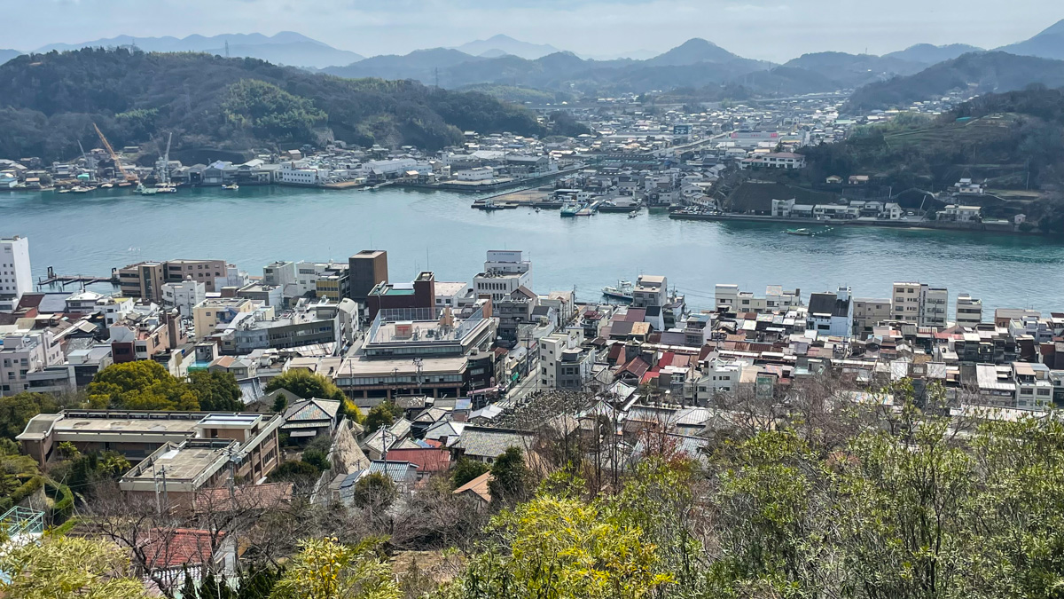 尾道の坂の上の風景に和む。千光寺には新たに展望台もオープンした