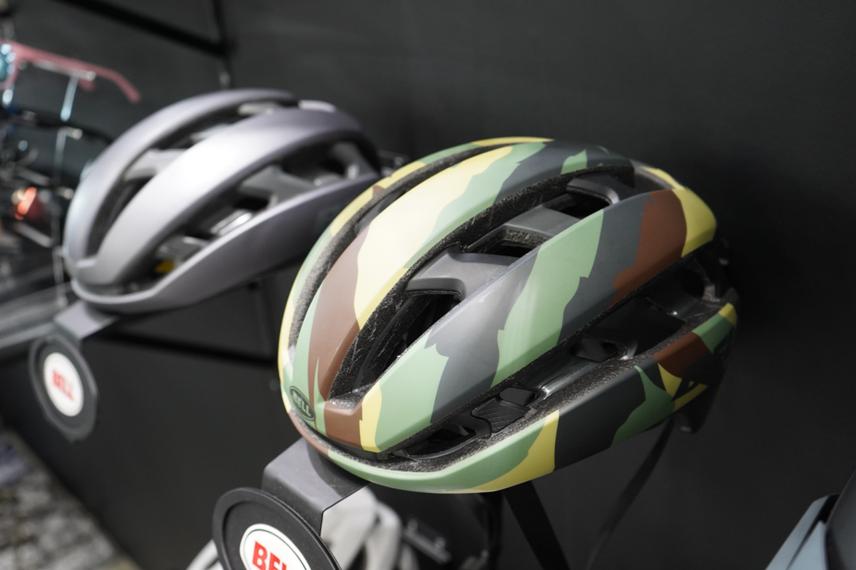 ベルが発表した新型オールラウンドヘルメットのXR
