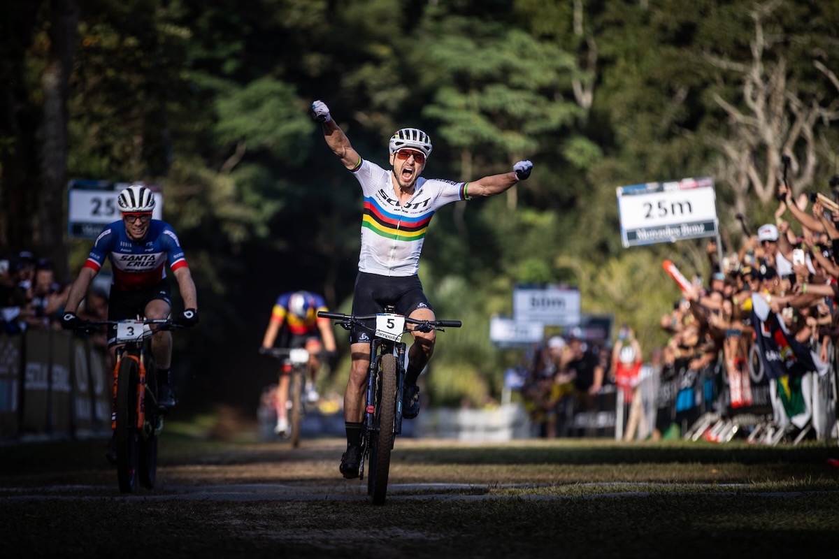 劇的なスプリントでマロットを下したニノ・シューター(スイス、スコット・スラムMTBレーシングチーム)