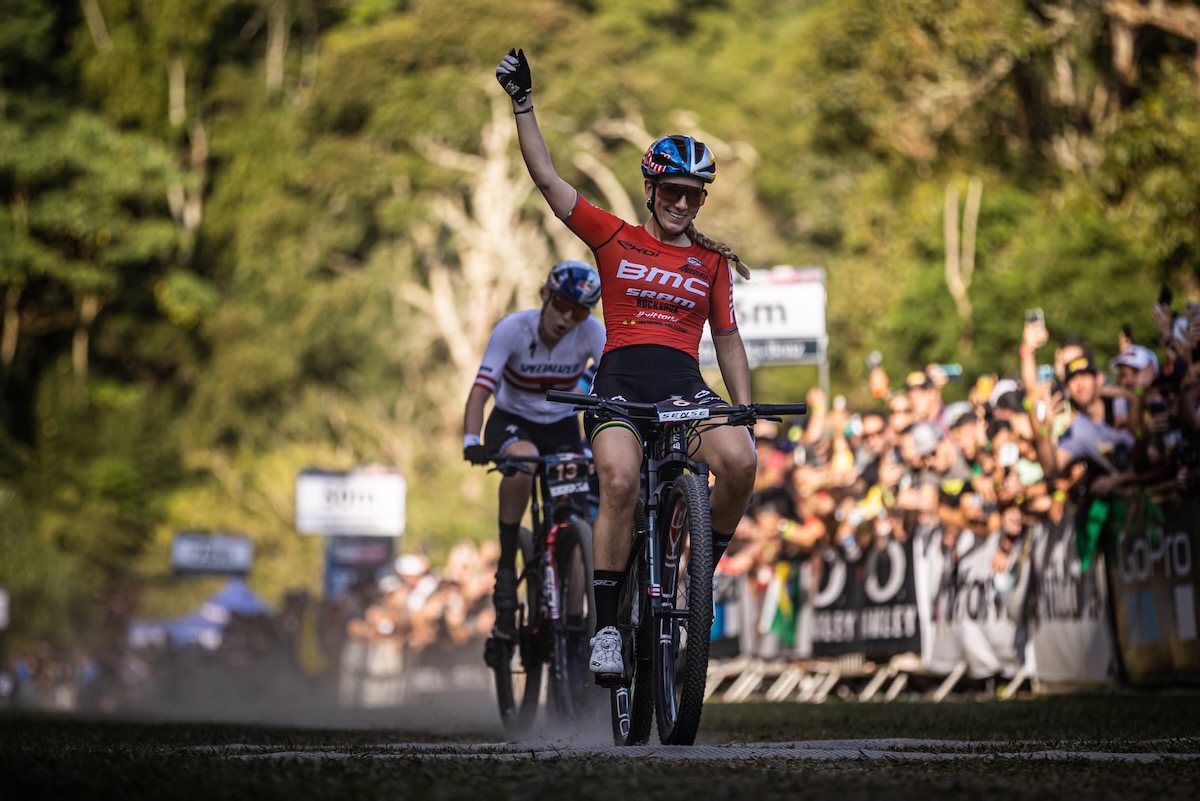 ショートトラック女子レースを制したポリーヌ・フェランプレヴォ（フランス、BMC MTBレーシング）