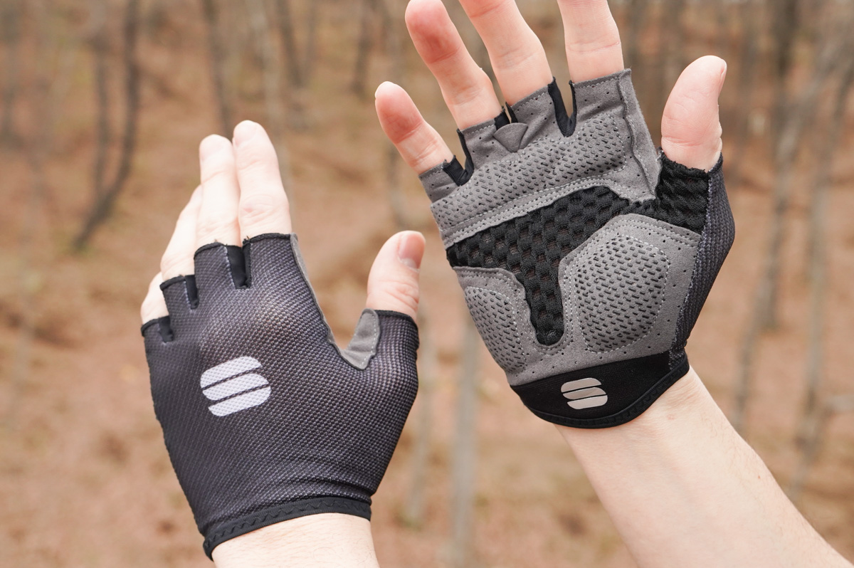 スポーツフル Air Gloves