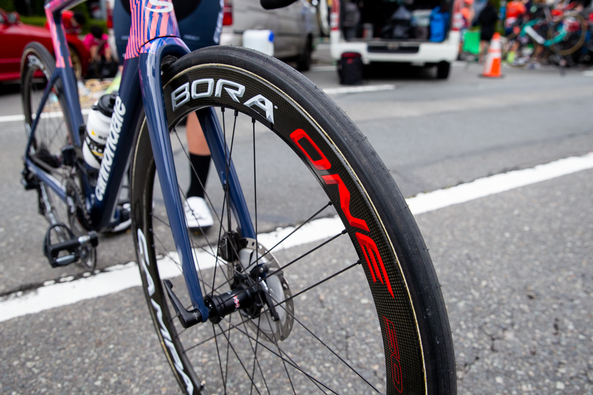 ホイールはカンパニョーロのBORA ONE DISC。パナレーサーの試 ホイールはカンパニョーロのBORA ONE DISC。パナレーサーの試