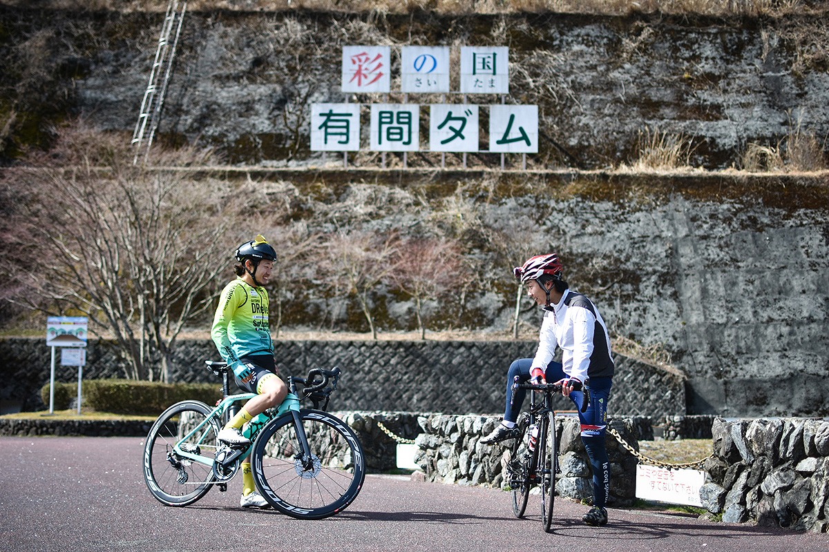 湖の周回ルートを一周してダムにて全員で記念撮影