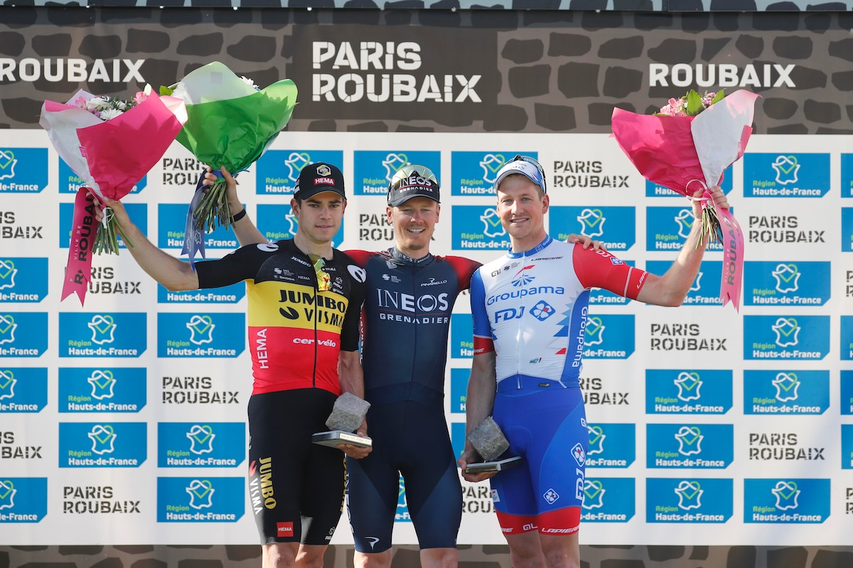 パリ〜ルーベ2022表彰台:2位ファンアールト、1位ファンバーレ、3位キュング