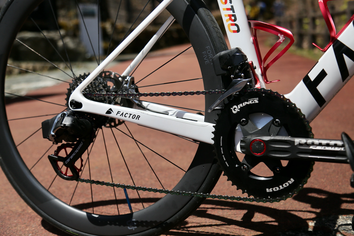 SRAM REDのコンポーネントにクランクはローター Q-Rings