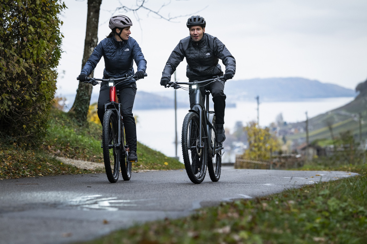 モーターアシストの力を借りてよりサイクリングを楽しめるE-BIKE