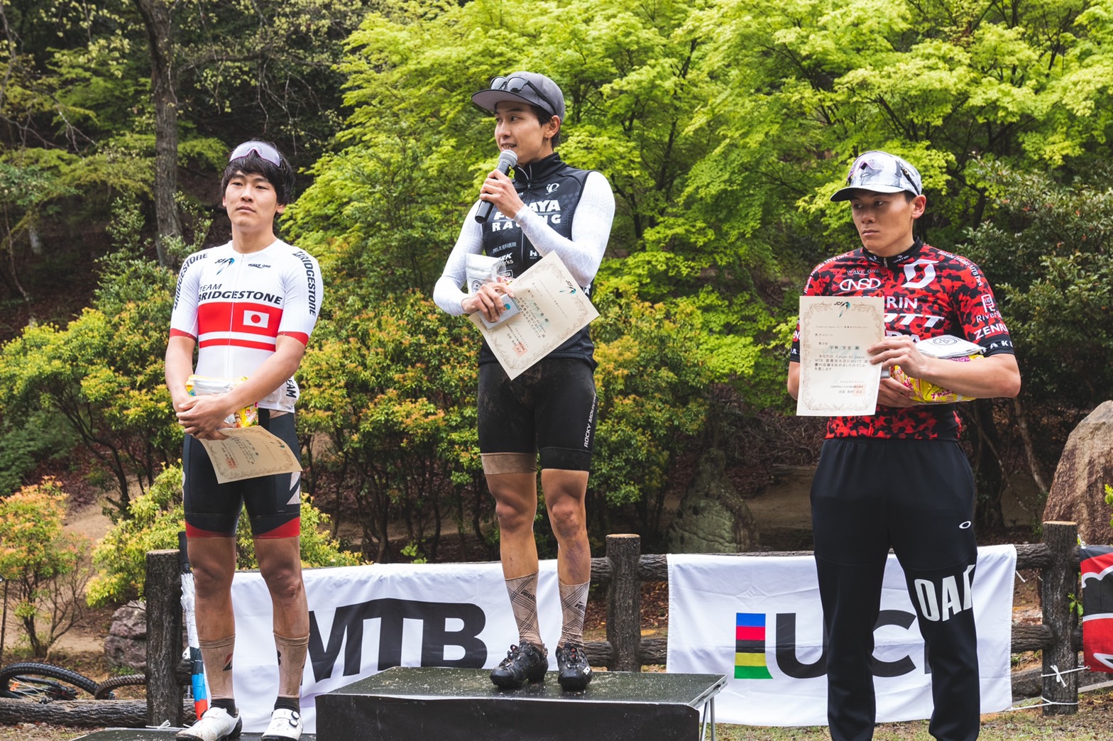 XCO男子エリート表彰台：2位沢田、1位竹内、3位平林