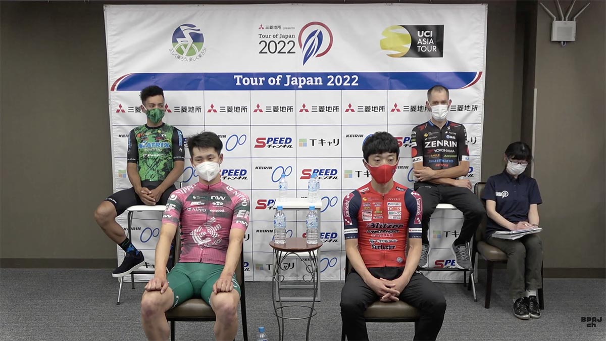 オンライン記者会見に出席した4選手 増田成幸(前列右)、織田聖(前列左)、ベンジャミン・ダイボール(後列右)、小林海(後列左)