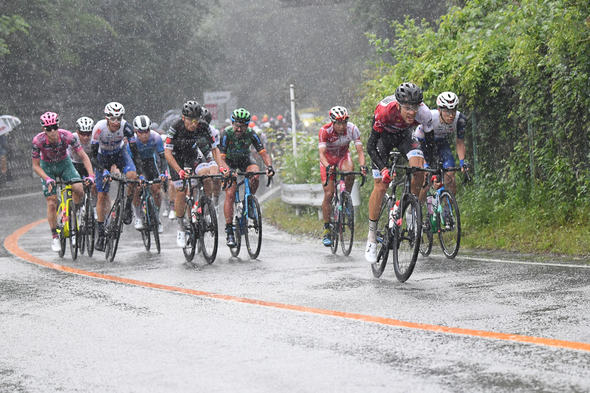 1周目 山岳賞ジャージのベンジャミン・ダイボール自らアタック合戦に参戦