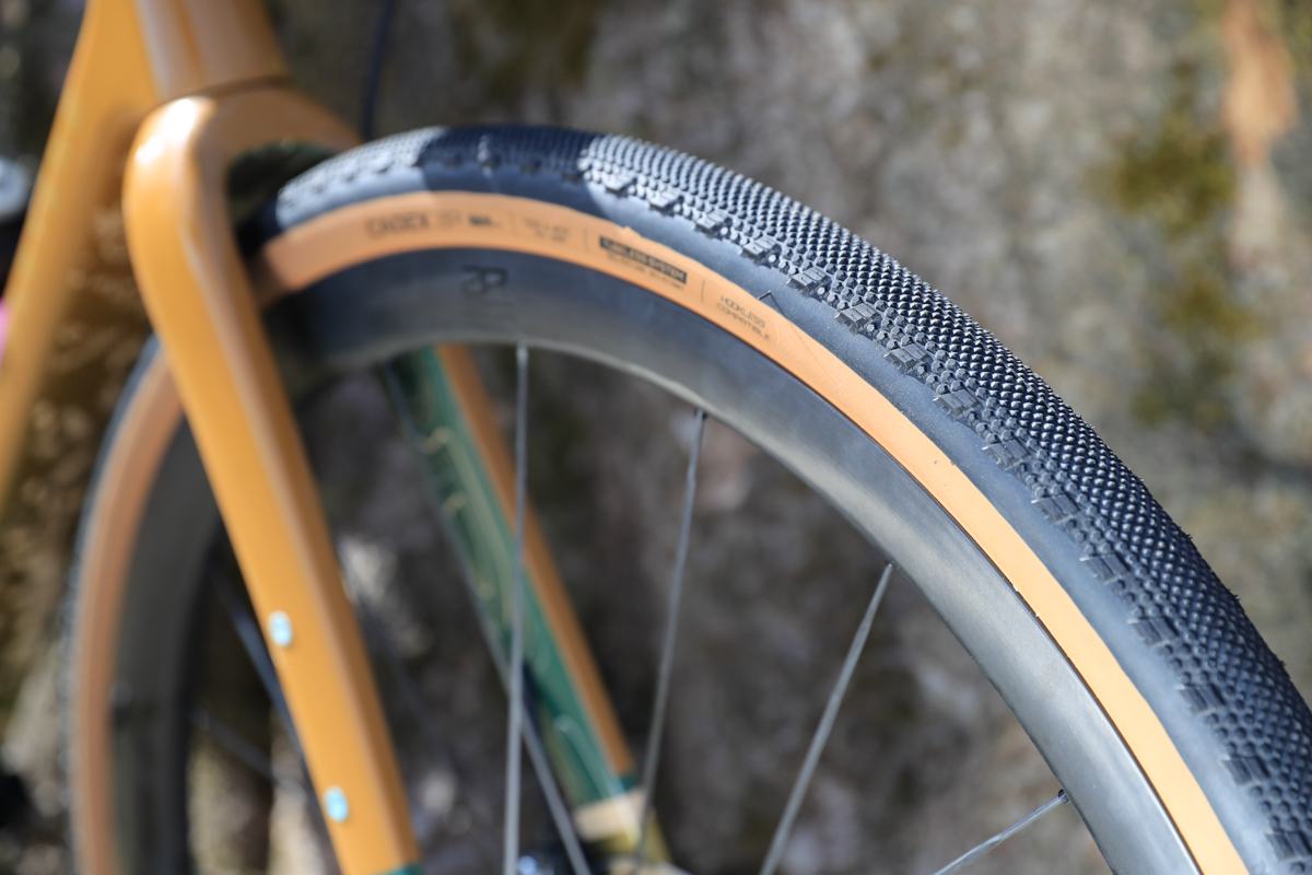 カデックス AR TUBELESS READY TIRE