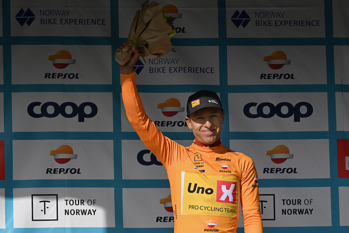 リーダージャージを獲得したトビアス・ヨハンネセン（ノルウェー、ウノエックス・プロサイクリング チーム）