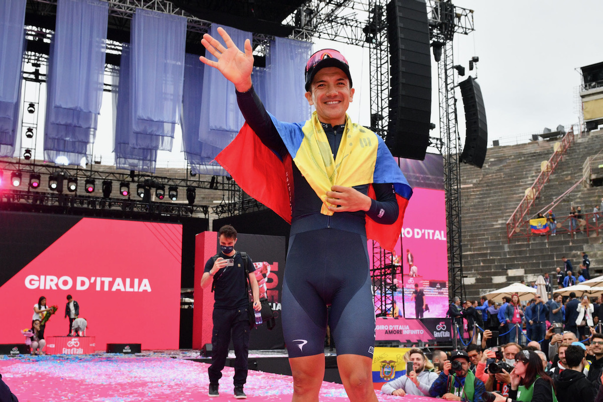 総合2位に沈むも笑顔で表彰台に上がったリチャル・カラパス（エクアドル、イネオス・グレナディアーズ）