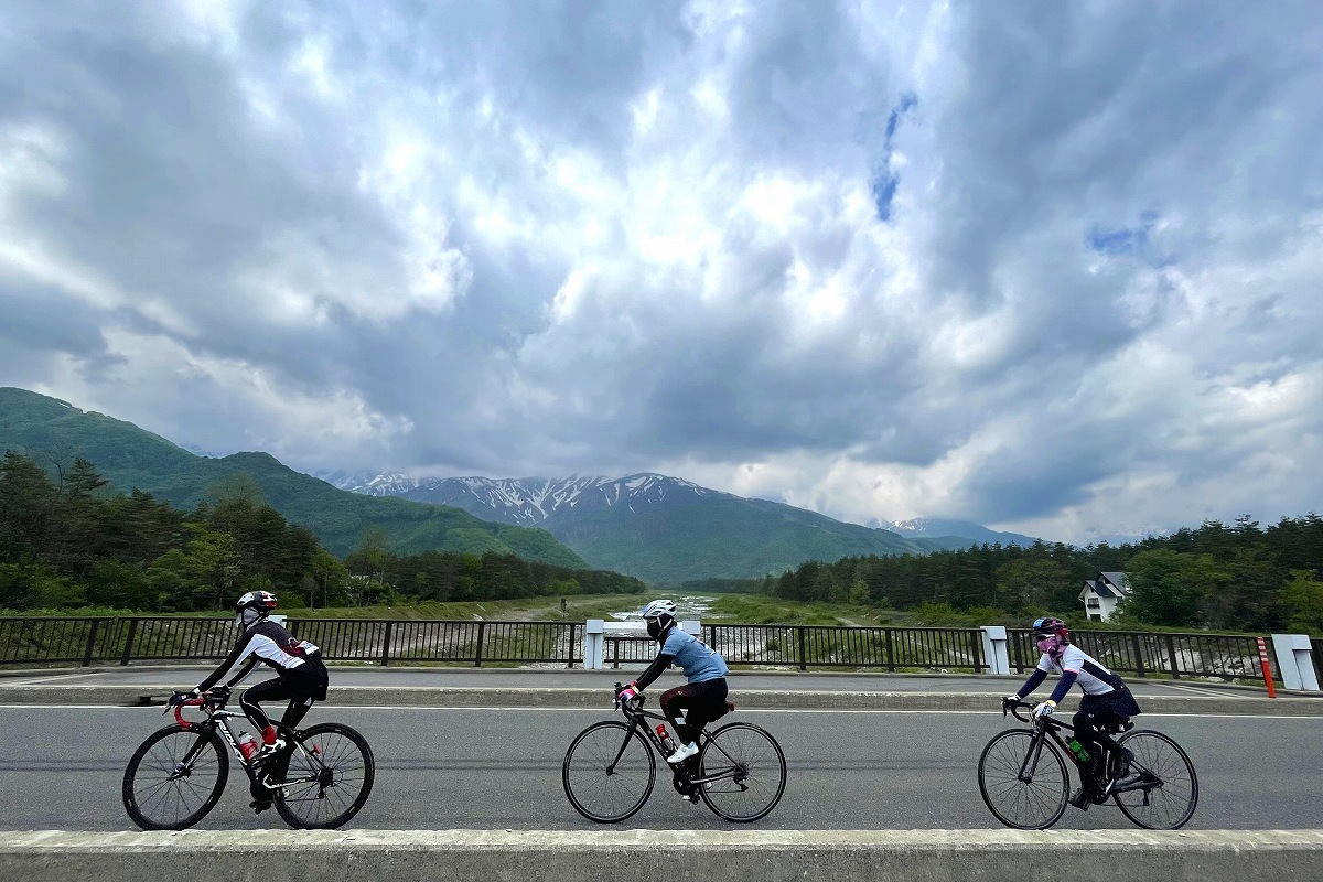 白馬岳の前を駆け抜ける