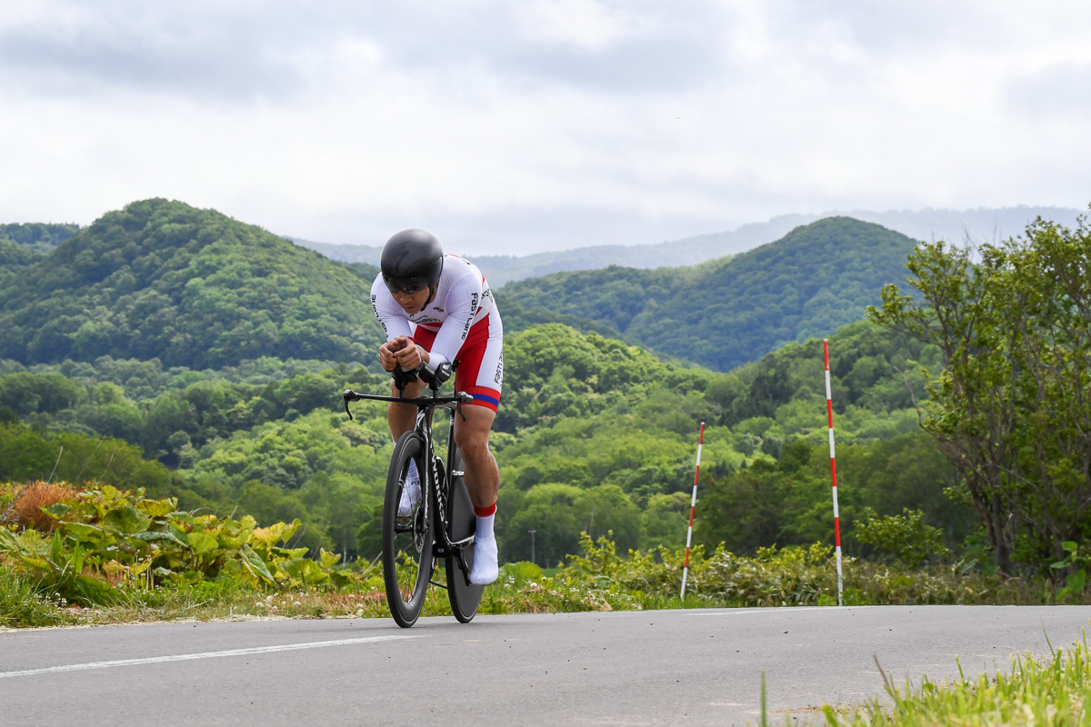 周囲の山を見渡せる高台もコースの一部