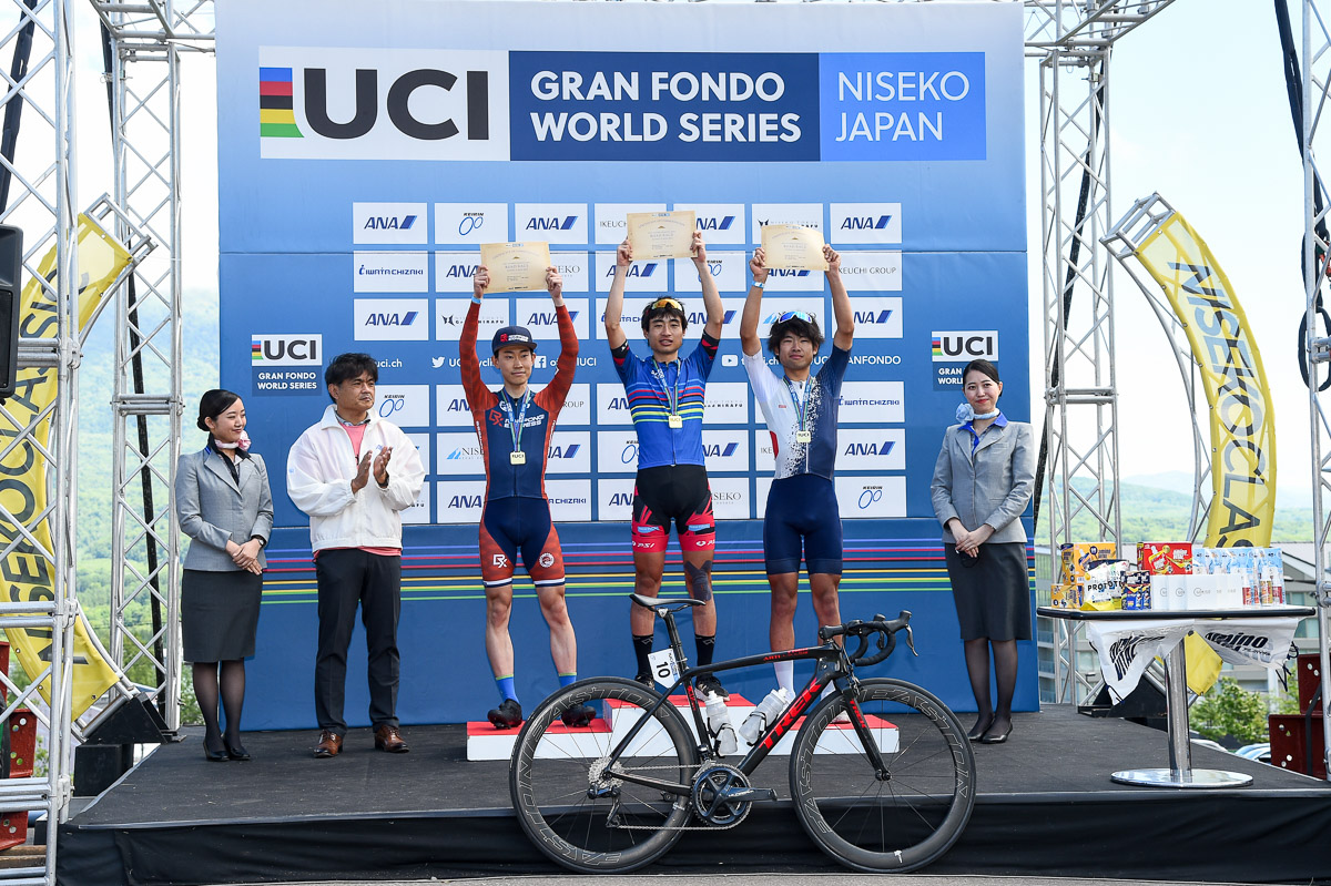 150km・19-34歳クラスで優勝した石井祥平(アーティファクトレーシングチーム)が、150km全体のトップとなった
