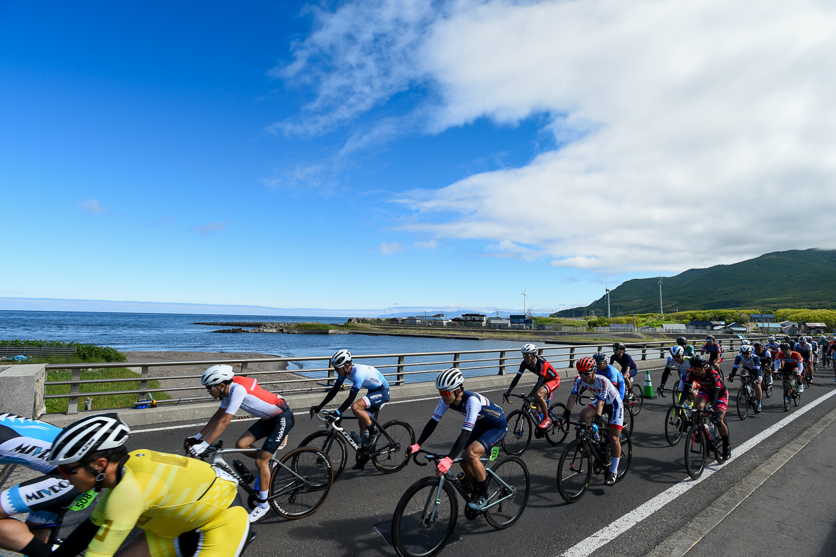 80kmを走って日本海側に出る頃には青空が広がった