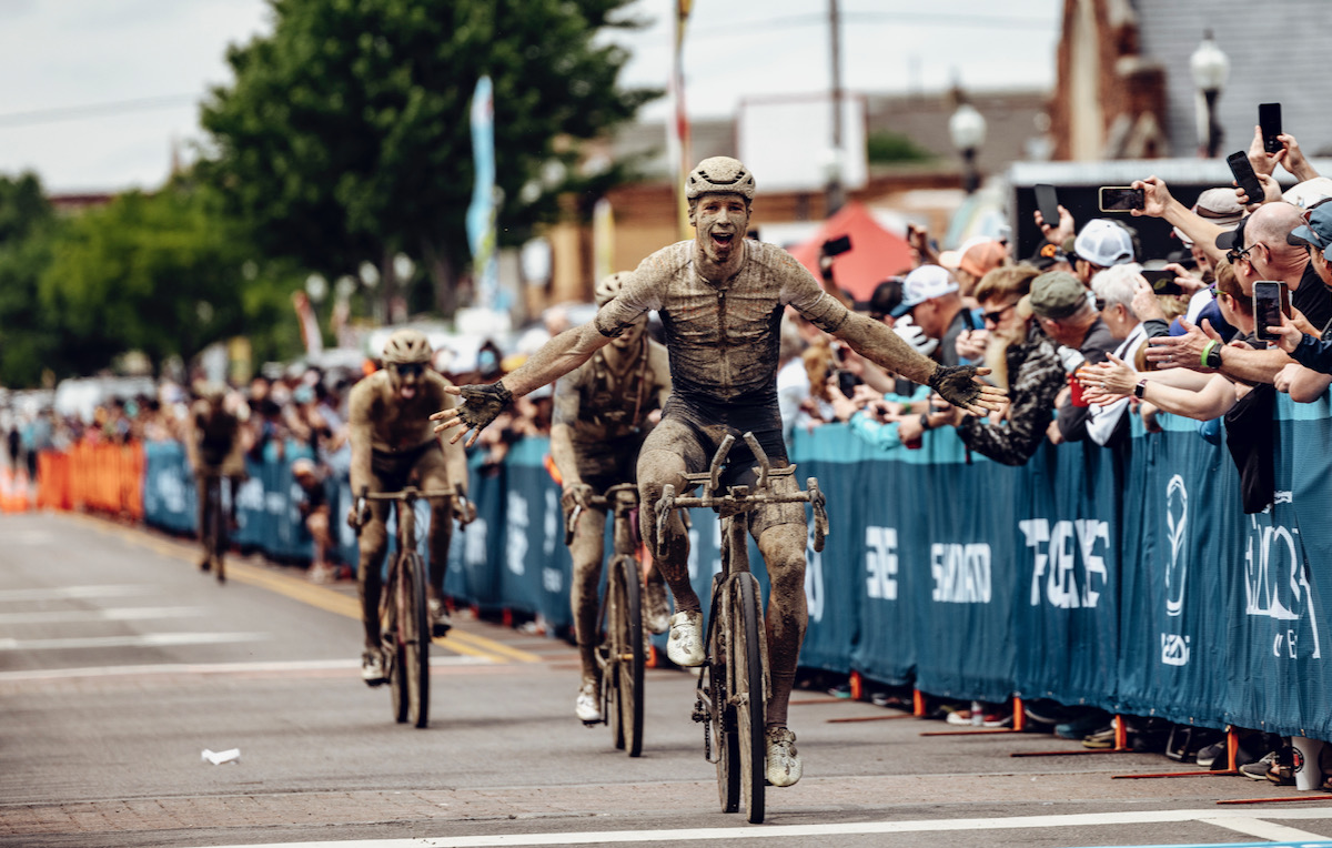 200マイルクラスの5人のスプリント勝負を制したイヴァール・スリック（オランダ）