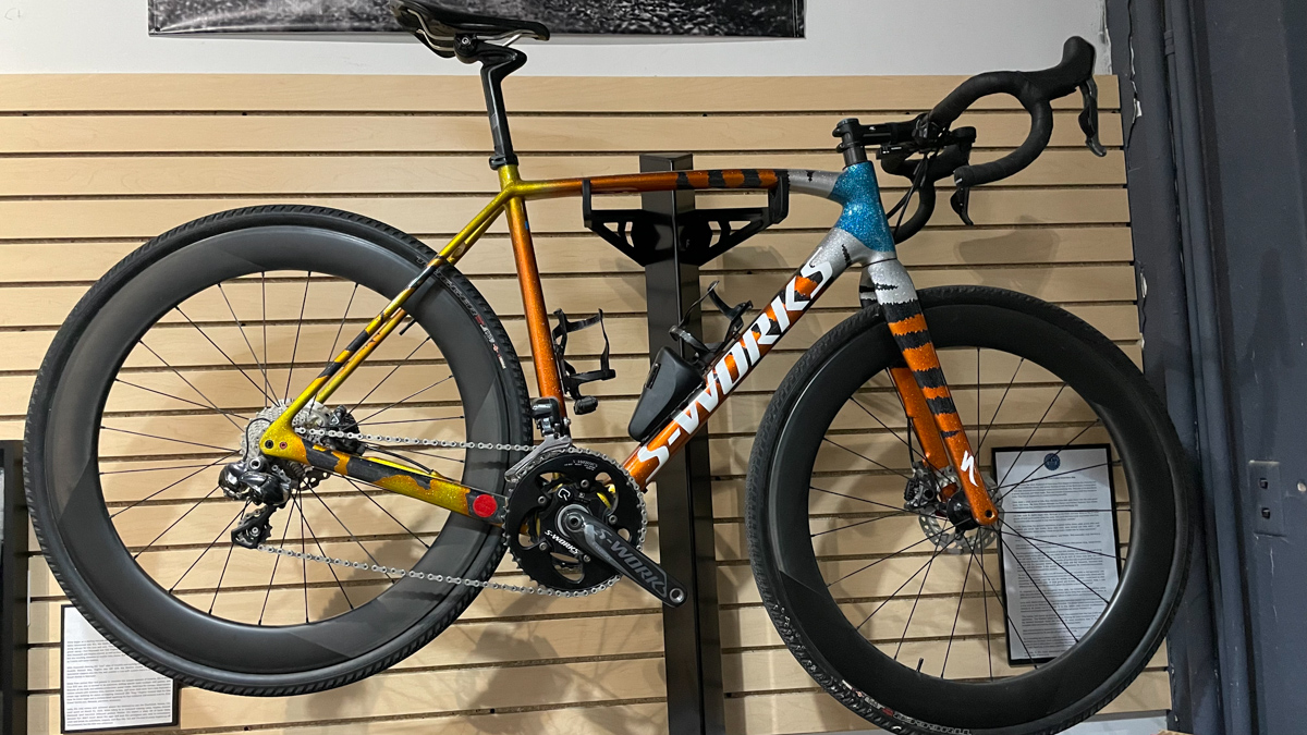 2013年にダン・ヒューズが駆ったスペシャライズド S-Works Crux EVO。蛾のスペシャルペイントが施されたMothrah(モスラ)バイクとして有名