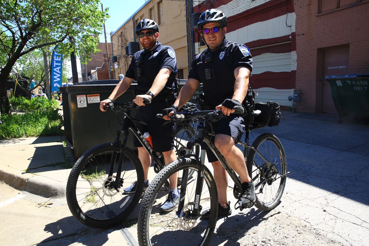 エンポリアの警察官も自転車でパトロール。とてもフレンドリーだ
