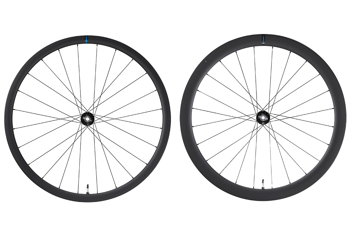 シマノ WH-RS710 C32（左）とC46（右）