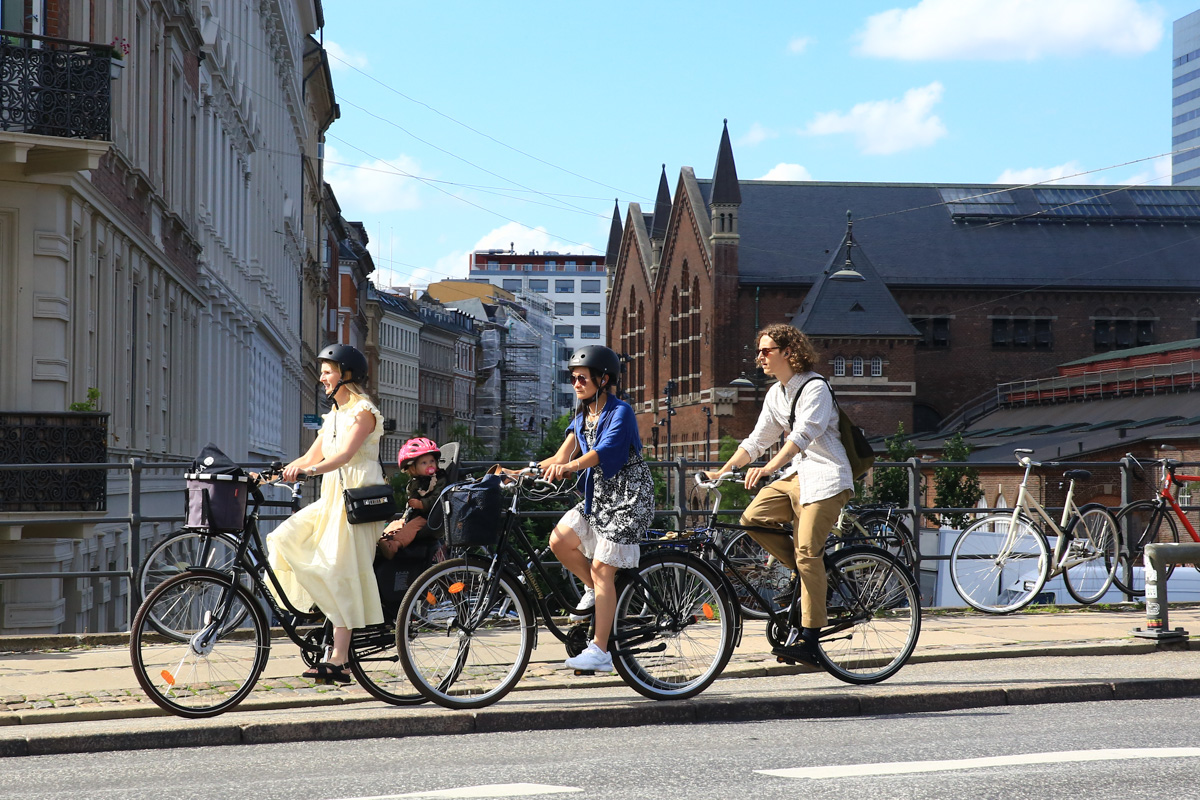 コペンハーゲン市民が通勤通学に自転車を使う率はじつに44%にのぼるという