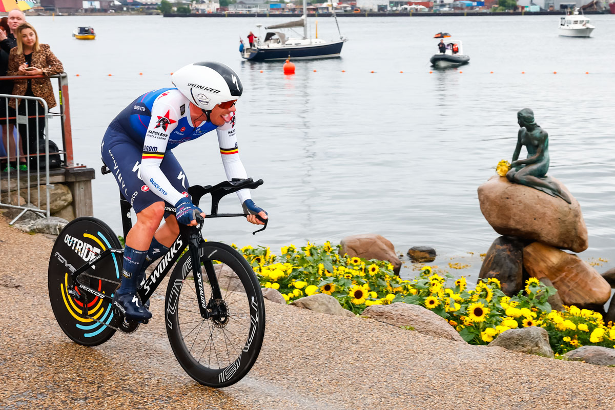 105番手スタートのイヴ・ランパールト(ベルギー、クイックステップ・アルファヴィニル)がトップタイムでステージ優勝