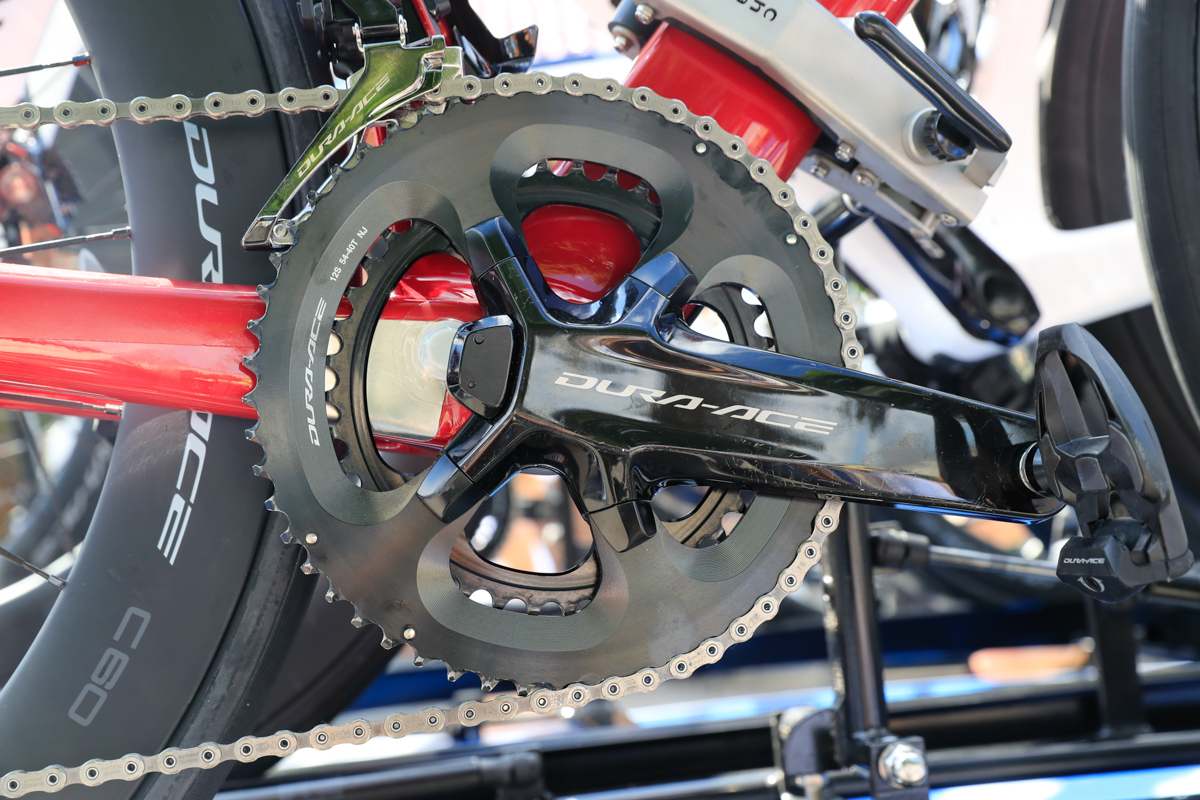 12速の無線変速コンポーネンツへと進化を遂げたDURA-ACE R9200系(市販品とチェーリングの仕様が異なる)