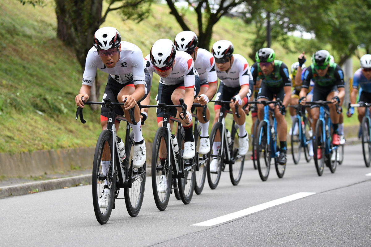 レース序盤からチームブリヂストンサイクリングが主導権を握る