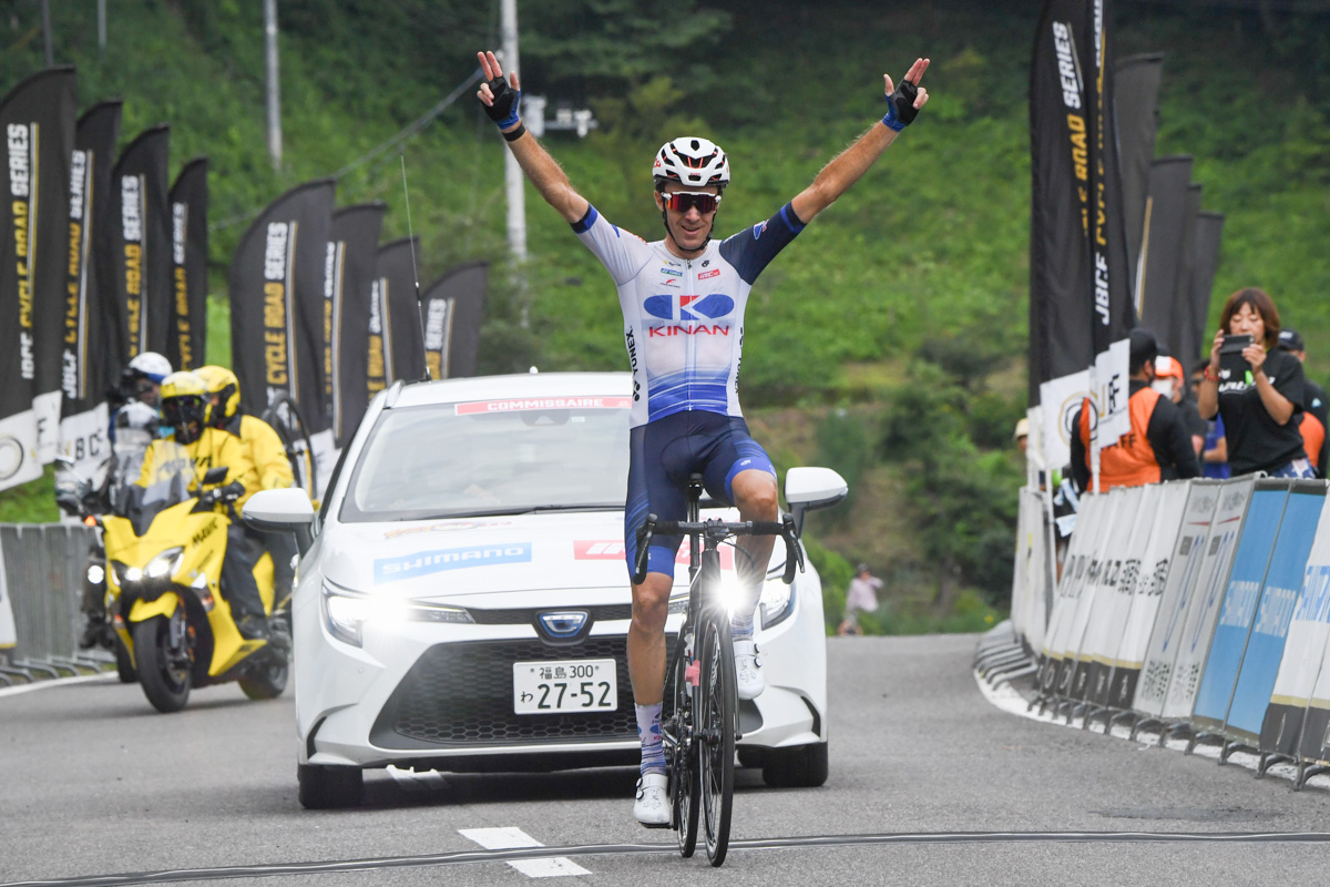 トマ・ルバ(キナンレーシングチーム)が1周を逃げ切って優勝