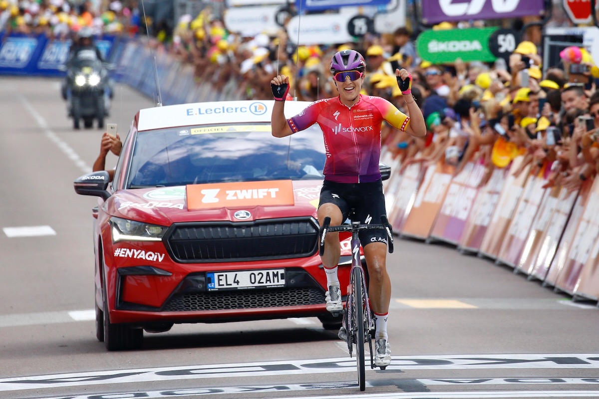 ラスト23kmを一人逃げ切ったマーレン・ローセル(スイス、SDワークス)