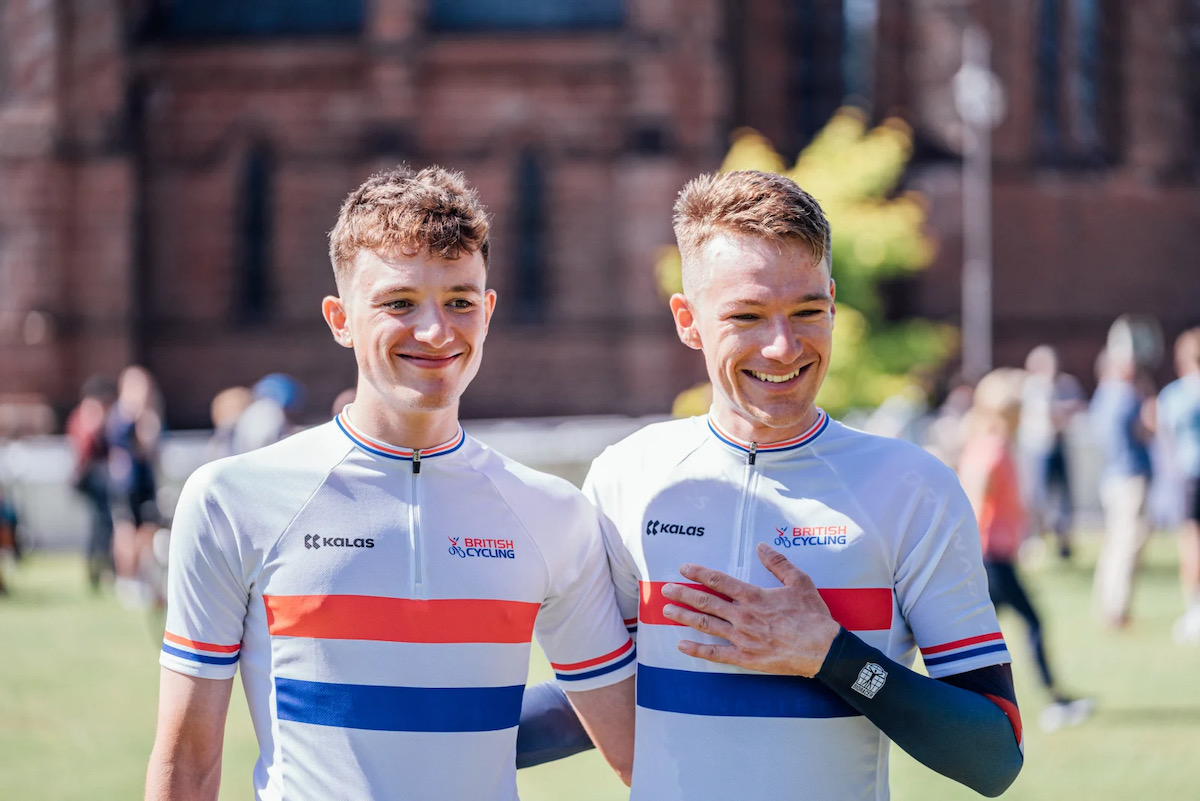 イギリスTT選手権を兄弟揃って優勝したレオ(左)とイーサン・ヘイター(右)